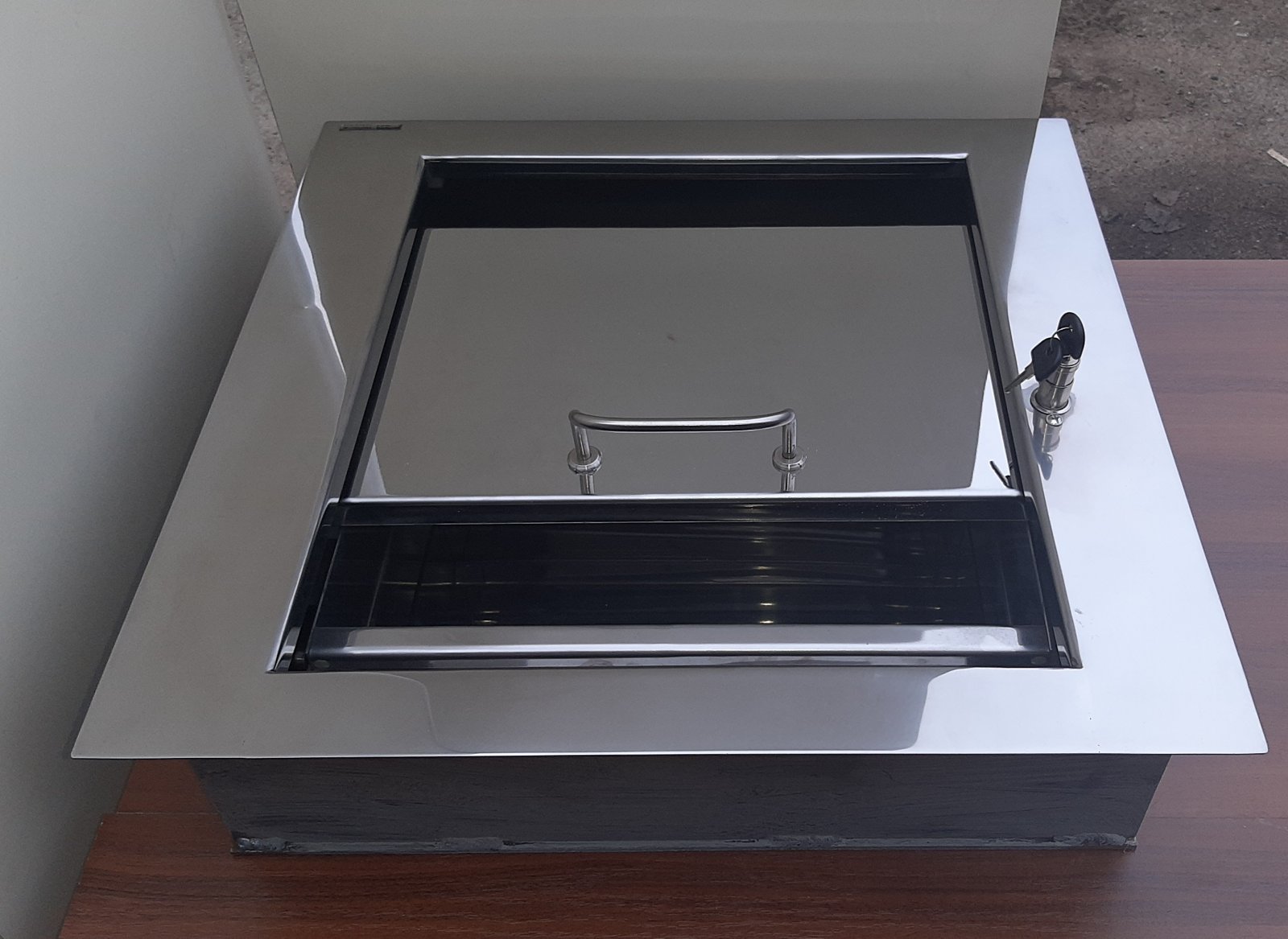 Tray for transferring large amounts of cash