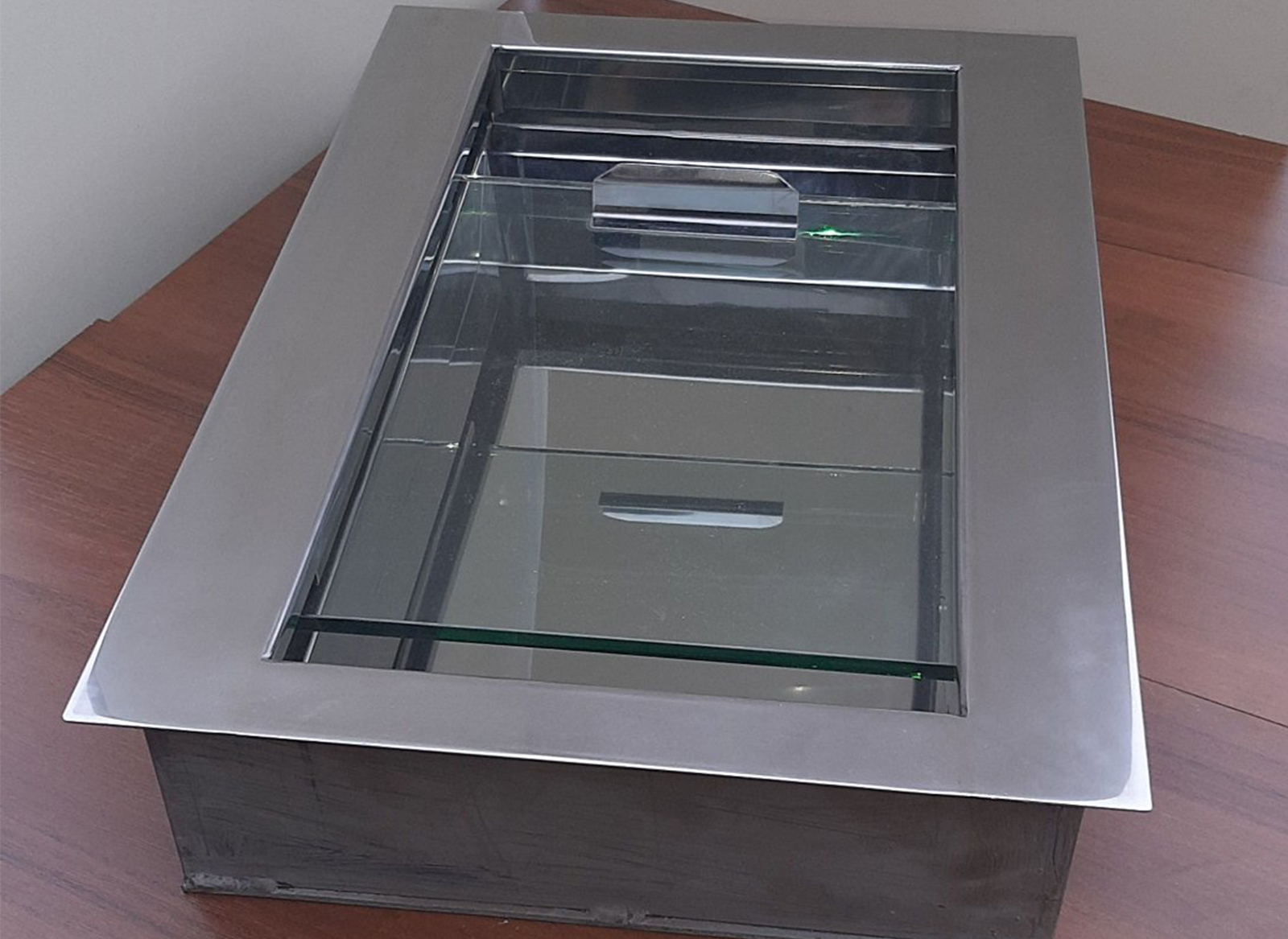 Tray for transferring large amounts of cash